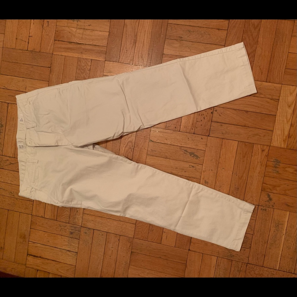 GAP White/stone khakis straight fit SIZE 33x30